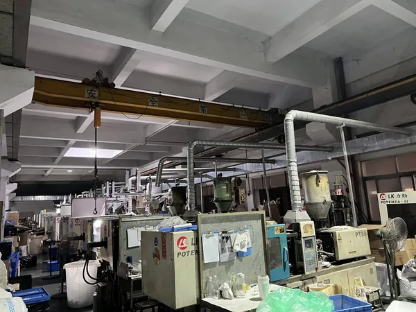 Injection molding machines in the AMOTIC supporting factory