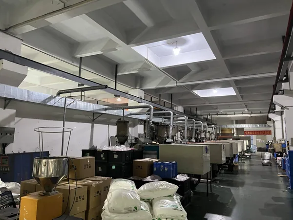 Molding workshop producing motor plastic parts